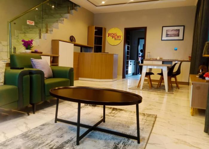 Ringruby Hotel, Eso Close