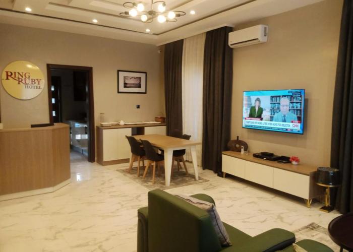 Ringruby Hotel, Eso Close