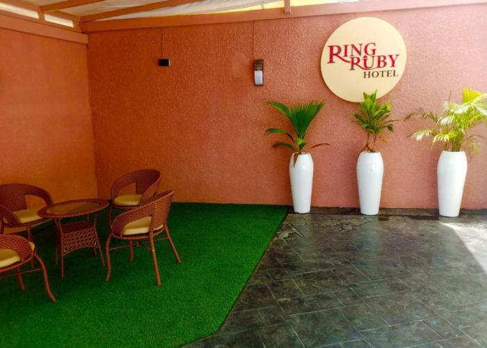 Ringruby Hotel, Eso Close