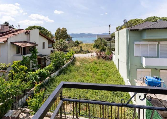 Villa with garden in Urla, Torasan