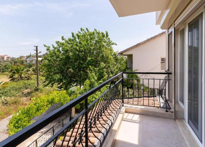 Villa with garden in Urla, Torasan