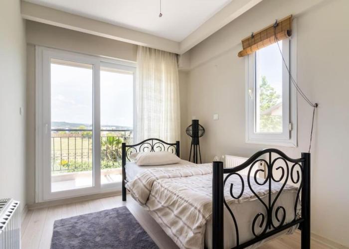 Villa with garden in Urla, Torasan