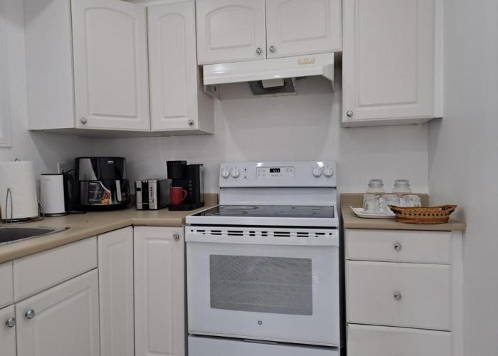 Lala-near Pearson airport-mall-free parking