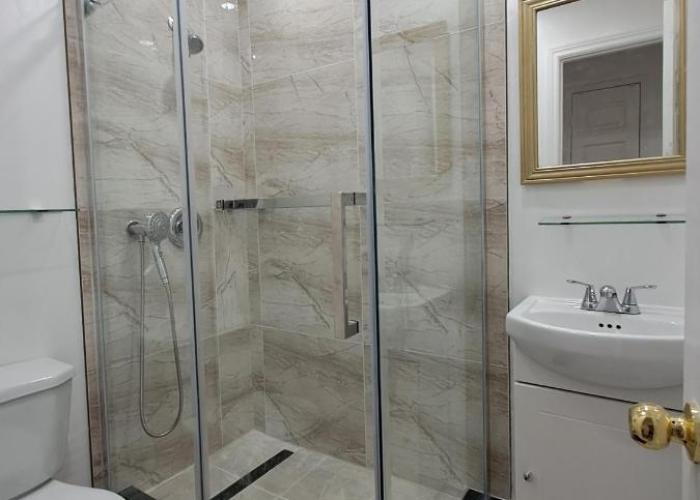 Lala-near Pearson airport-mall-free parking