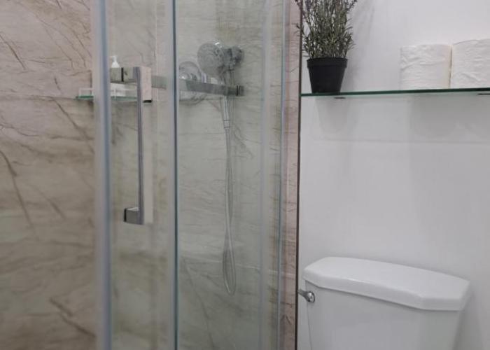 Lala-near Pearson airport-mall-free parking