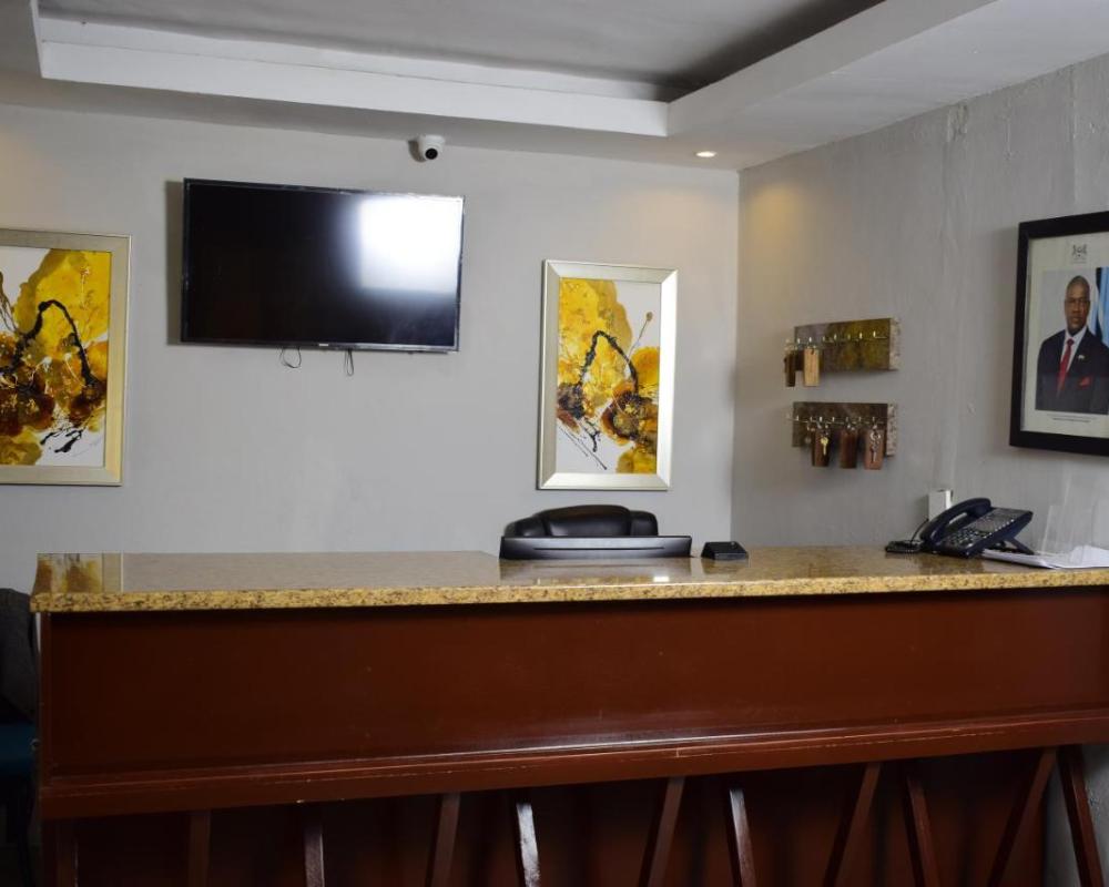 фото Wingate Hotel