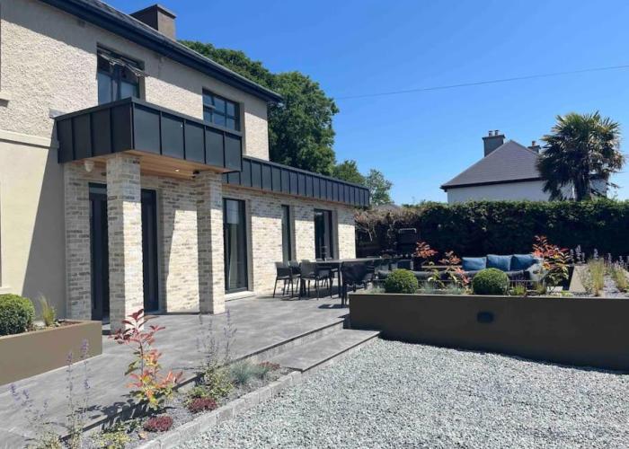 Luxury Eleven Bedroom House Sleeps 23 5-10 mins walk from town Centre