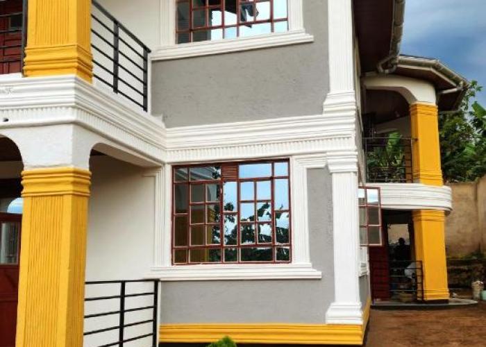 Cozy 4 Bedroom Holiday Home