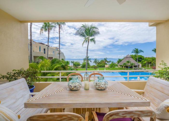 Condo Seabreeze - Beachfront Comfort in Faro de Mita
