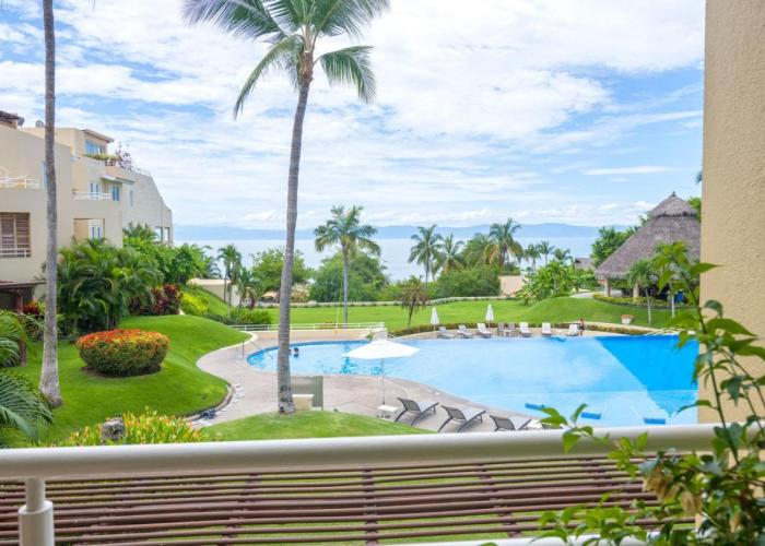Condo Seabreeze - Beachfront Comfort in Faro de Mita