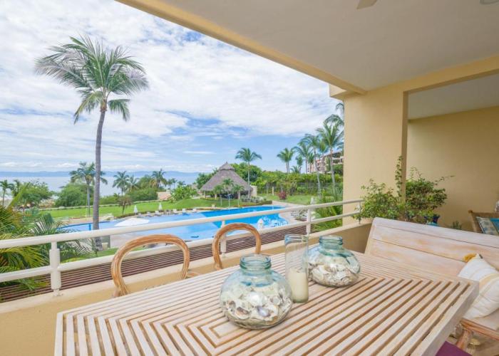 Condo Seabreeze - Beachfront Comfort in Faro de Mita
