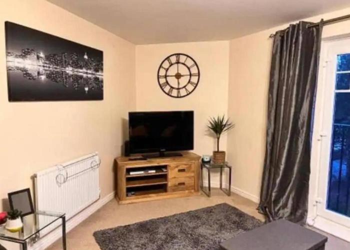 A Cosy 2-Bedroom Flat in Warrington