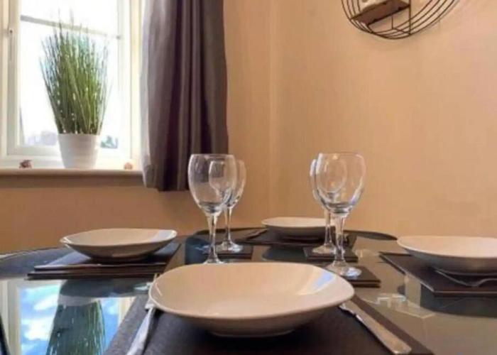 A Cosy 2-Bedroom Flat in Warrington