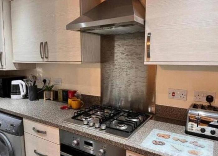 A Cosy 2-Bedroom Flat in Warrington
