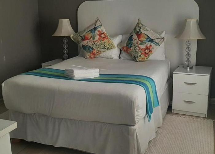 Genius Guesthouse & Tours