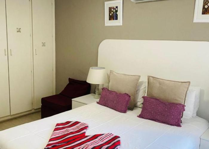 Genius Guesthouse & Tours
