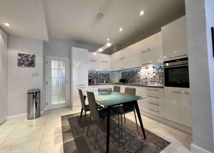 Perfectly Sumptuous Centre Apartment, 2-minute walk from Vitosha Boulevard