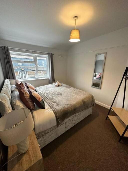 Spacious 4Bedroom House in Warrington - Sleeps 8