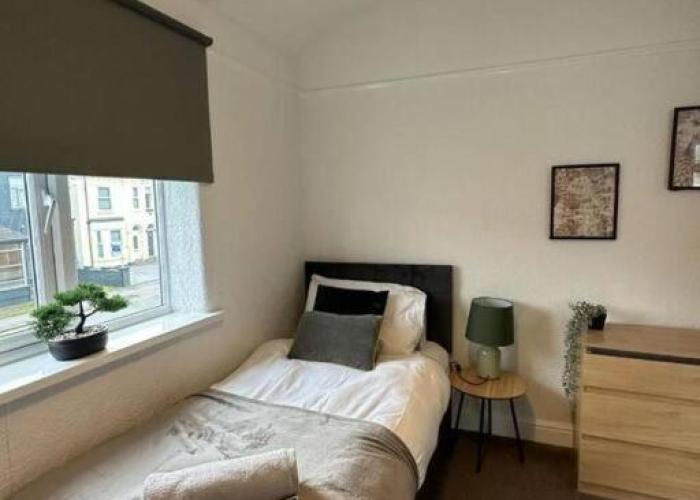 Spacious 4Bedroom House in Warrington - Sleeps 8