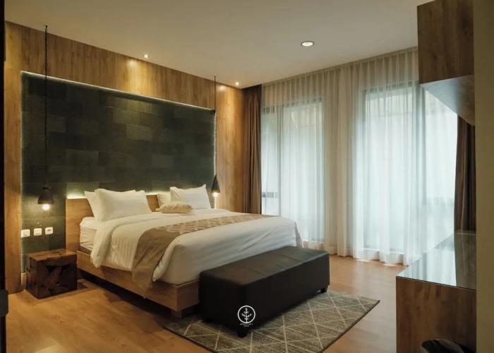 Radiance Hill View 10BR Villa with a Private heated swimming Pool