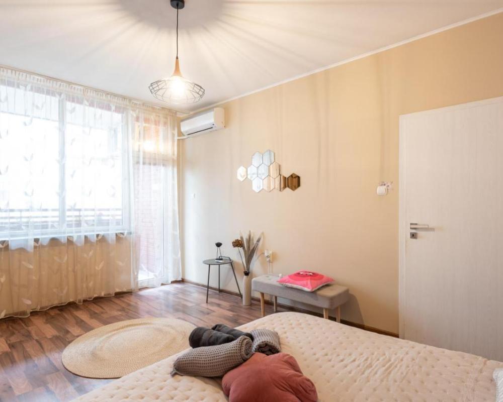 фото Megan apartment Sofia Mall center