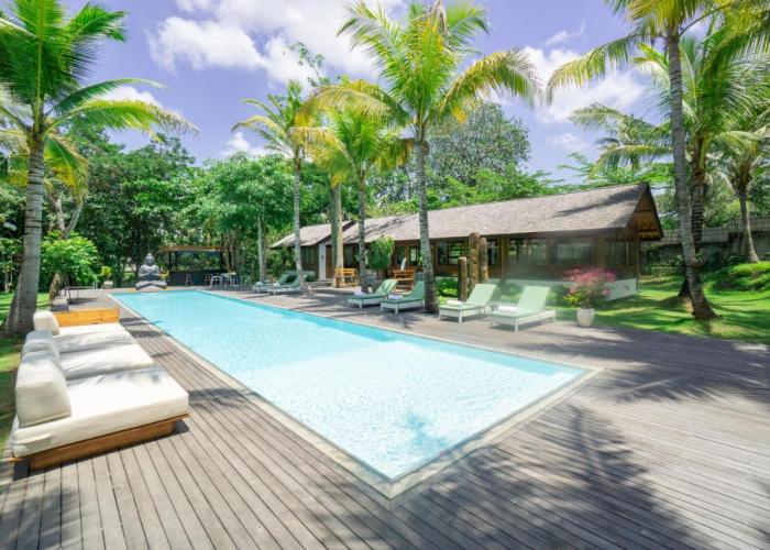 Poolside Room with Lounge in Kaba-Kaba