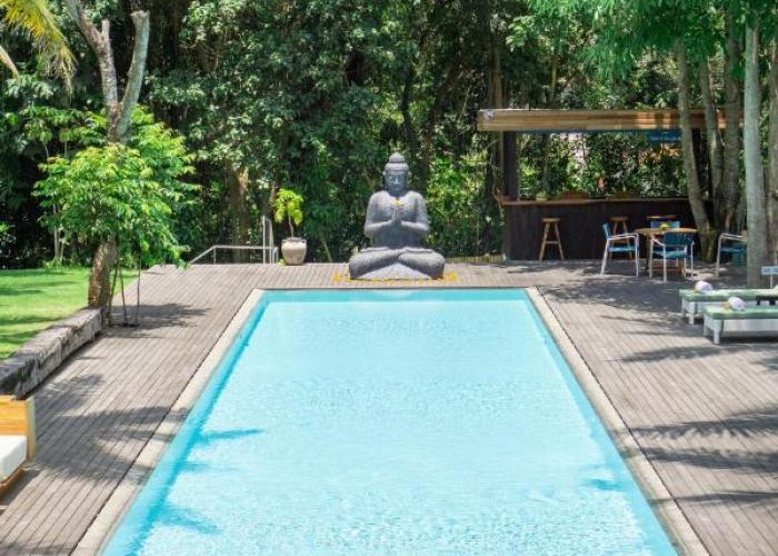 Poolside Room with Lounge in Kaba-Kaba