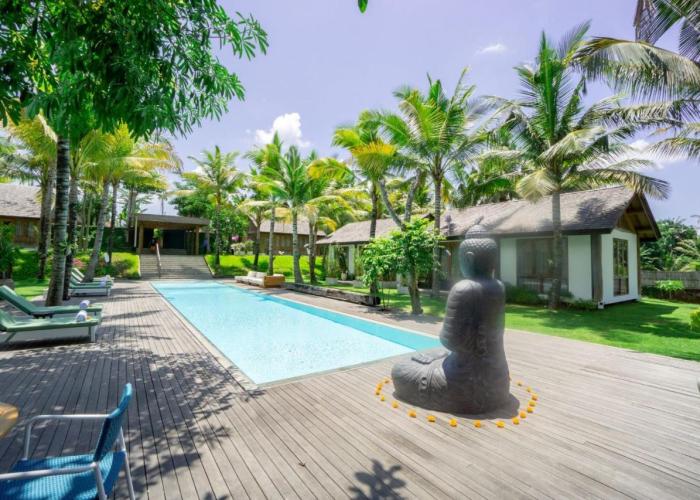 Poolside Room with Lounge in Kaba-Kaba