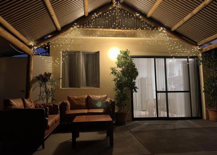Cosy, private guest house with pool and private parking