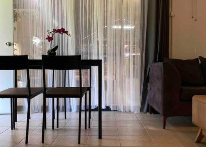 Cosy, private guest house with pool and private parking