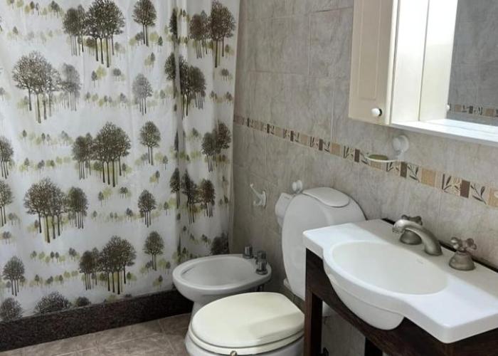 Habitación con baño privado y salida independiente