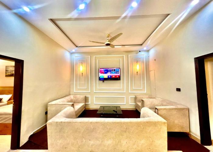 BNB Royal Inn Family-Stadium karsaz Airport Gulshan