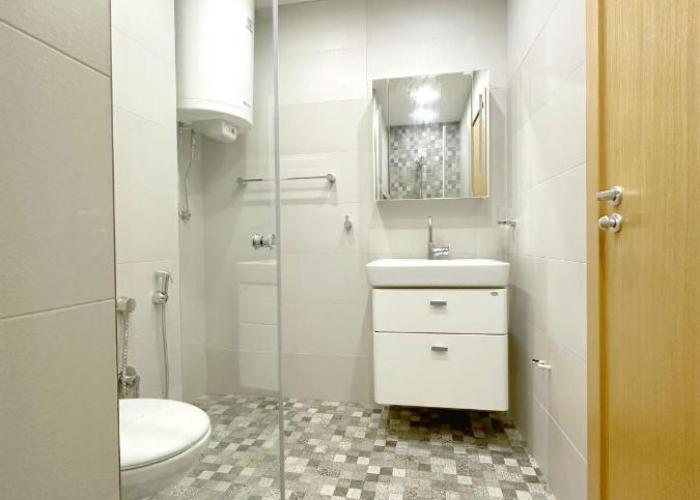 Top-Floor Luxury Apt Old City Views & Free Parking