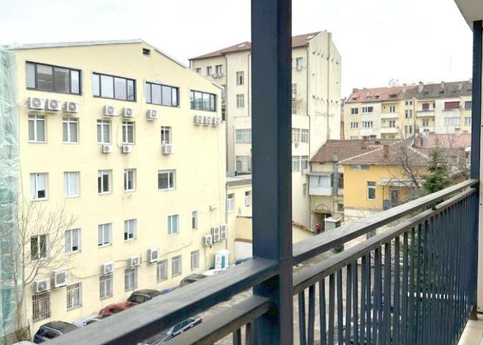 Top-Floor Luxury Apt Old City Views & Free Parking