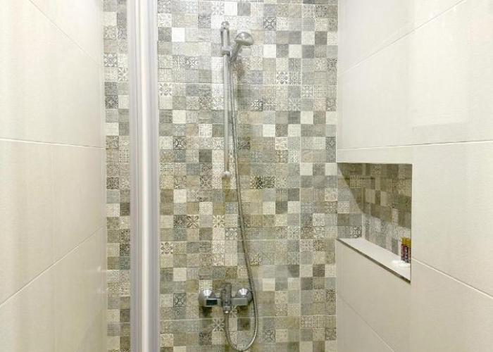 Top-Floor Luxury Apt Old City Views & Free Parking