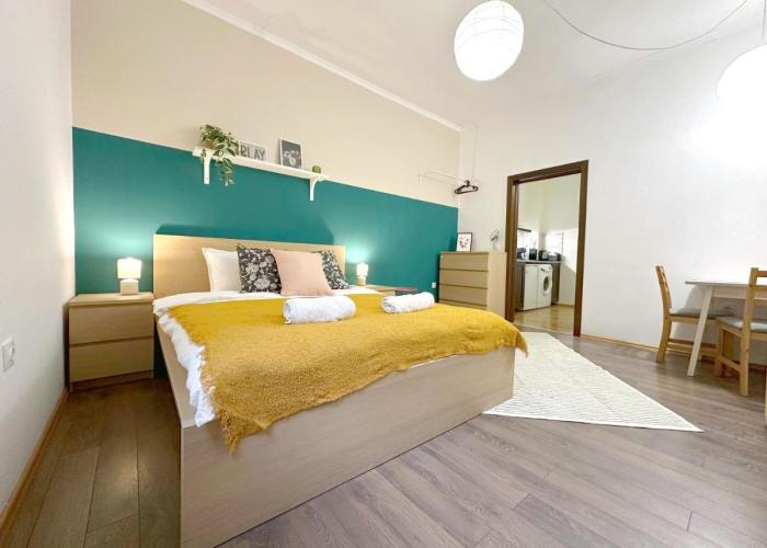 Aurora Abode - Top Center 1 BDR Fast Wi-fi