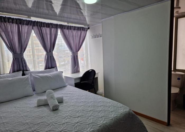 Habitación baño privado y parqueo edificio el Mirador cerca al centro de Manizales Caldas