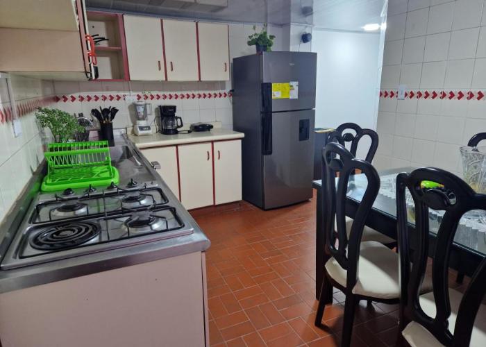 Habitación baño privado y parqueo edificio el Mirador cerca al centro de Manizales Caldas