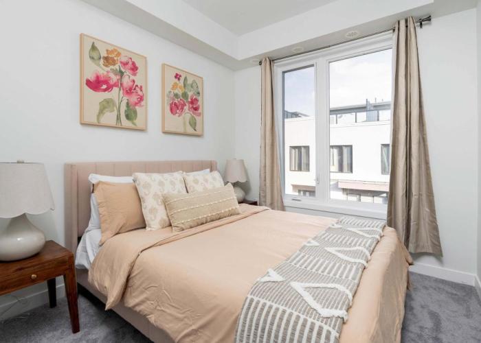Sweet Townhouse with Rooftop Patio in Erin Mills