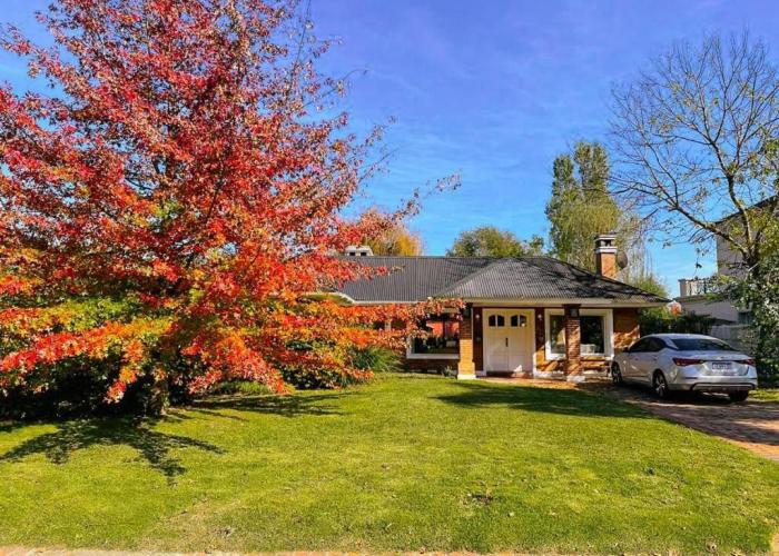 Casa con piscina privada climatizada en exclusivo Golf Country Club 1000m2