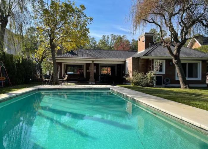 Casa con piscina privada climatizada en exclusivo Golf Country Club 1000m2