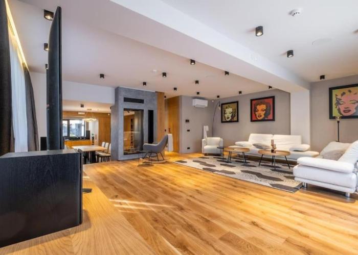 Luxurious House in an Exclusive Complex, Mount View