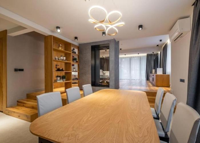 Luxurious House in an Exclusive Complex, Mount View