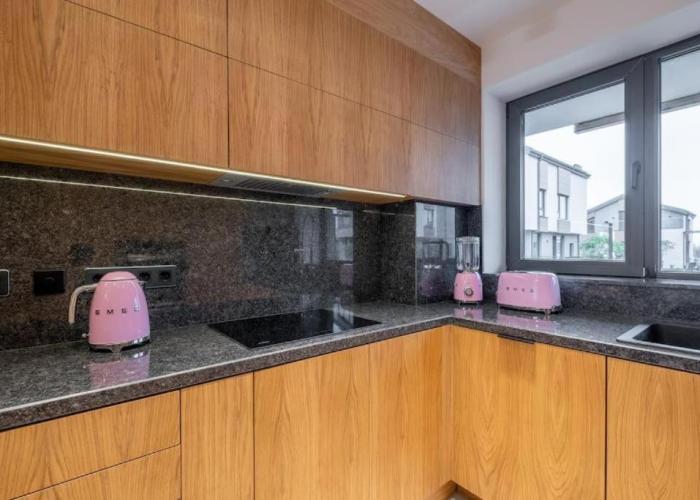 Luxurious House in an Exclusive Complex, Mount View
