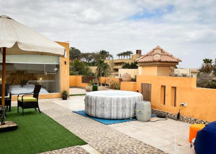 Boho Getaway with Pyramids View & Jacuzzi