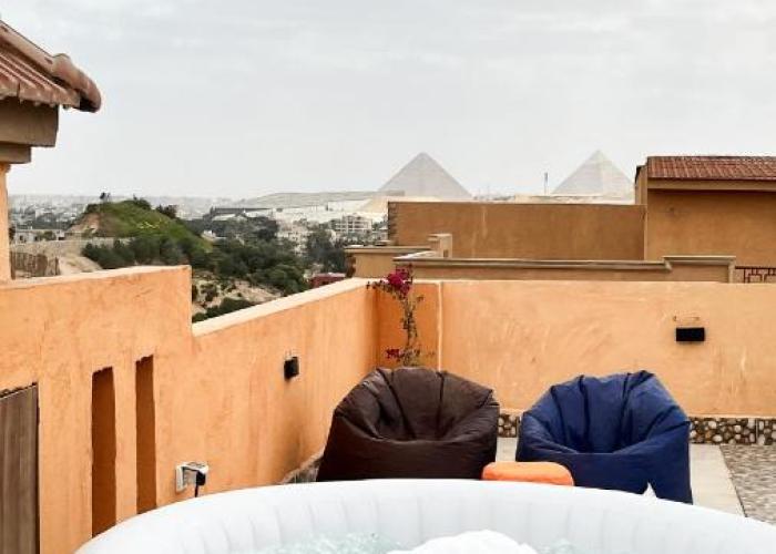 Boho Getaway with Pyramids View & Jacuzzi