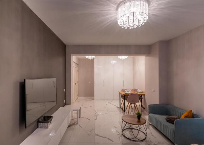 Luxury Studios in Top Center