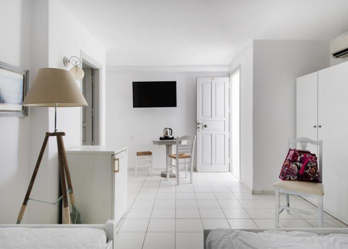 Zefi Hotel & Suites
