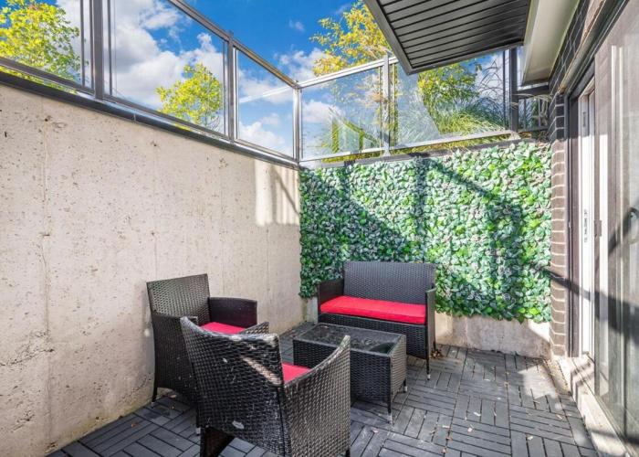Cozy 2BR Family Friendly Retreat With Parking and Just 6 Minutes away from Niagara Falls
