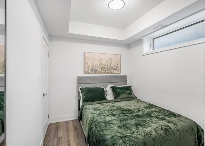 Cozy 2BR Family Friendly Retreat With Parking and Just 6 Minutes away from Niagara Falls